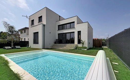 House in Saint-Cyprien, Occitania, France 1