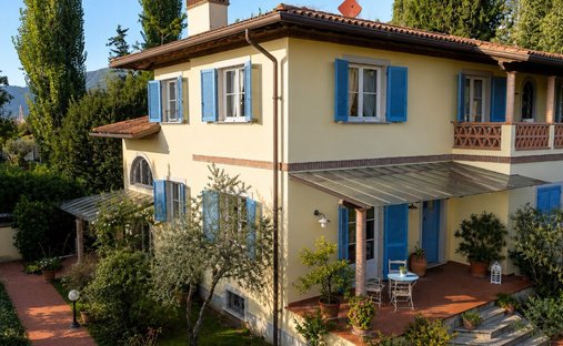 Villa in Pietrasanta, Tuscany, Italy 1