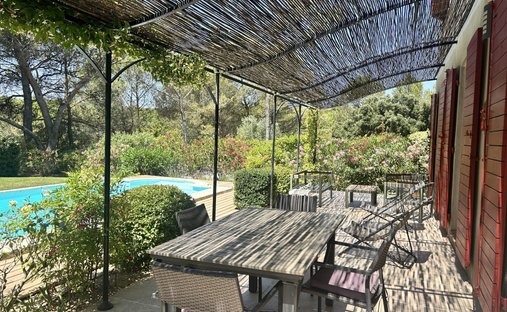 Villa in Mallemort, Provence-Alpes-Côte d'Azur, France 1
