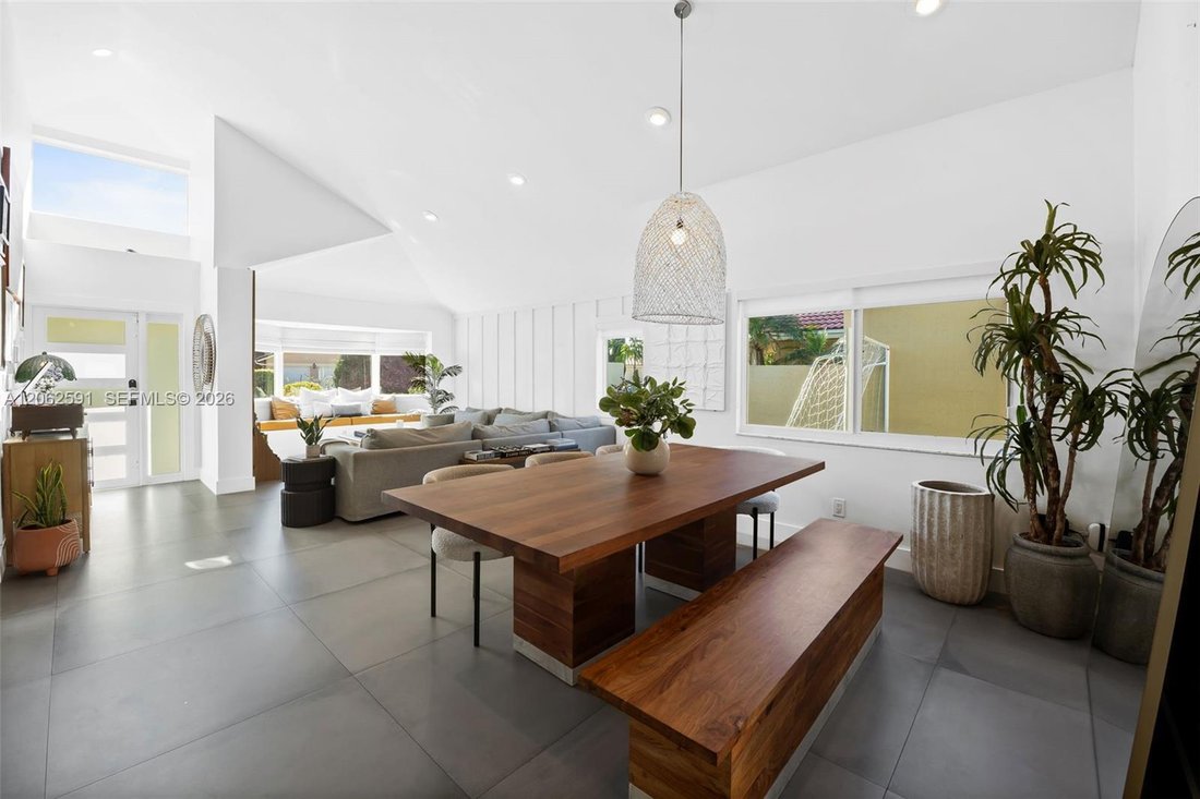 House in Hialeah, Florida, United States 4 - 18569467
