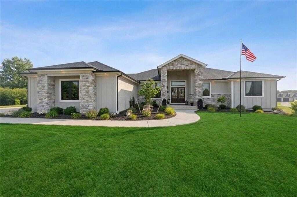 House in Parkville, Missouri, United States 1 - 18570262