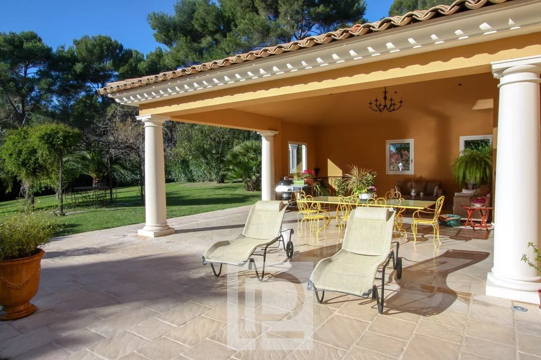 House in Mougins, Provence-Alpes-Côte d'Azur, France 4 - 18213035