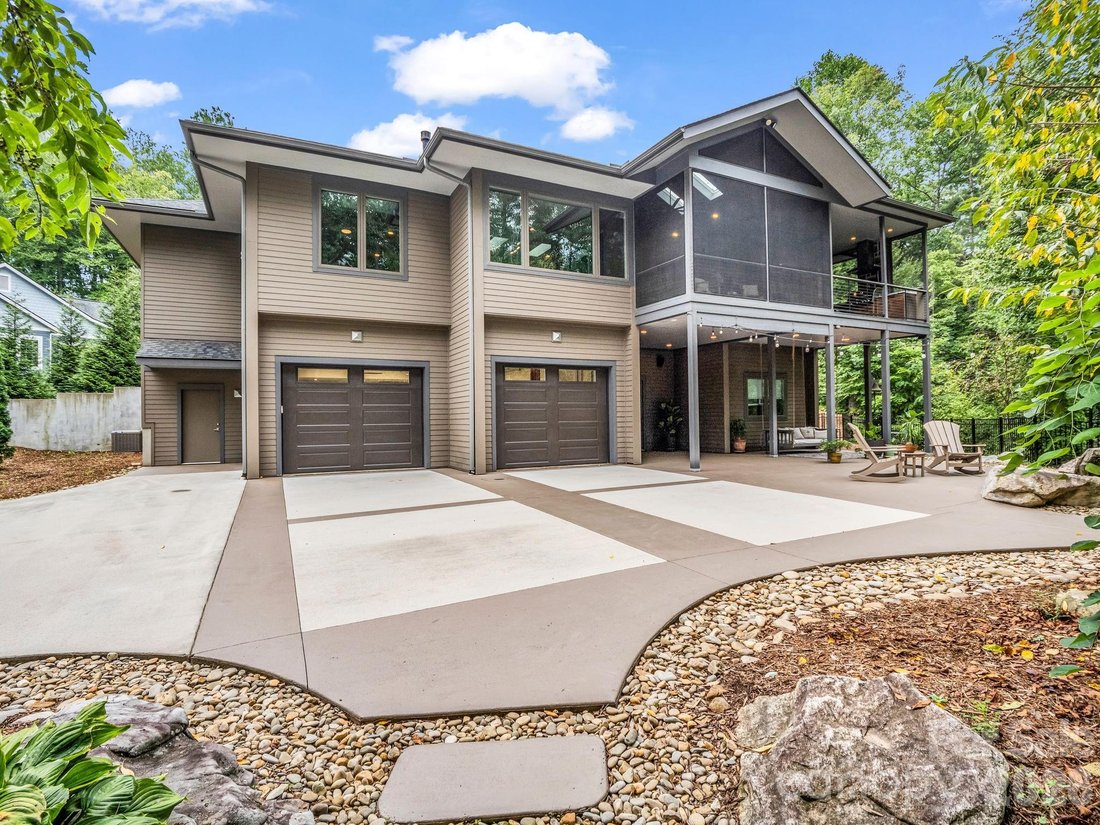 House in Laurel Park, North Carolina, United States 4 - 18567436