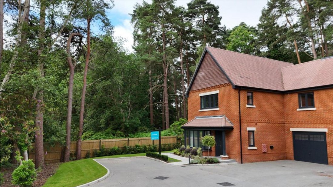 House in Sunninghill, England 1 - 17758078