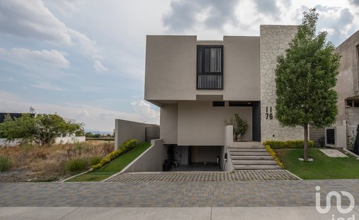 House in Fraccionamiento La Espiga, Querétaro, Mexico 1
