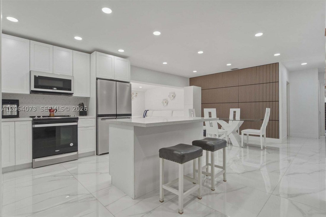 House in Hialeah, Florida, United States 5 - 18573466