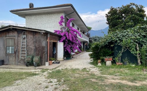 Country House in Pietrasanta, Tuscany, Italy 1
