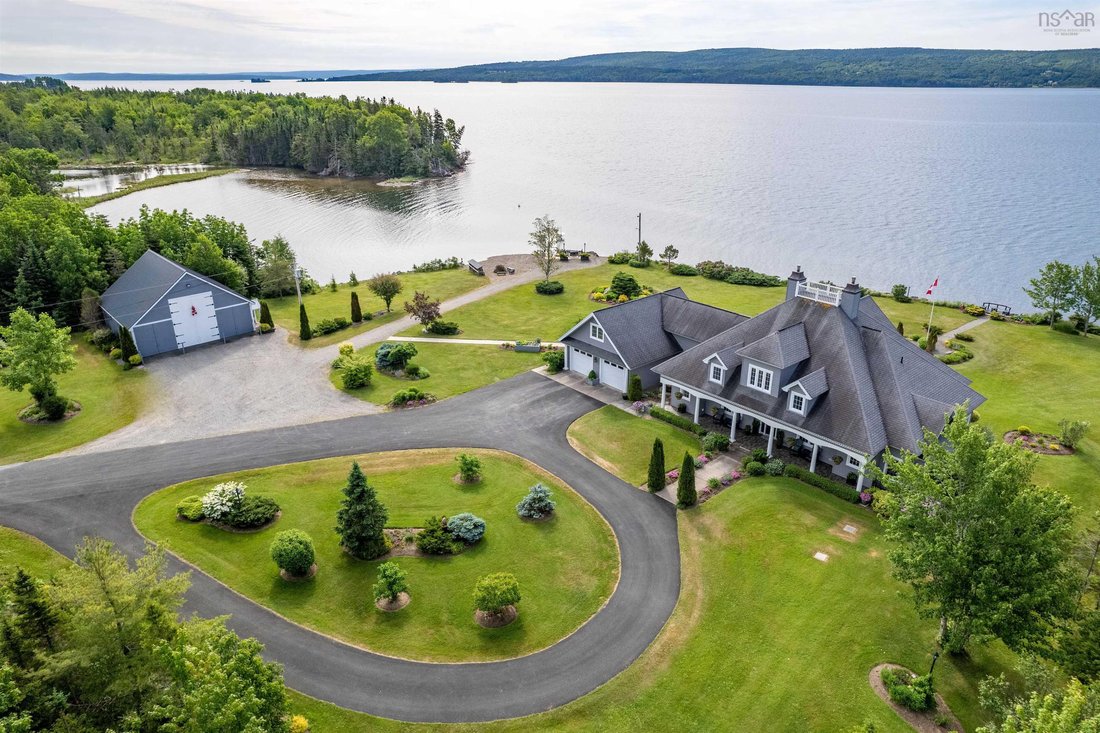 House in Baddeck, Nova Scotia, Canada 1 - 18572085