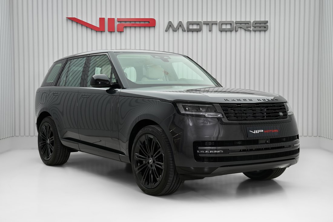 Suv in Dubai, United Arab Emirates 1 - 18573714