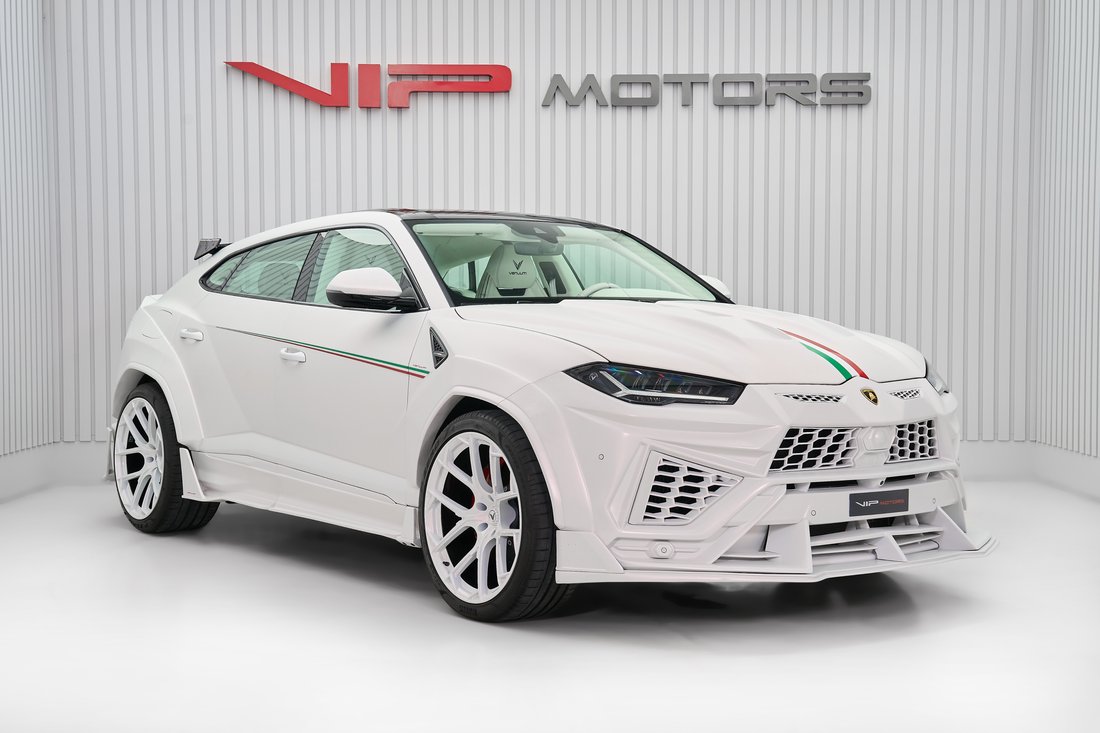 Suv in Dubai, United Arab Emirates 1 - 18573641