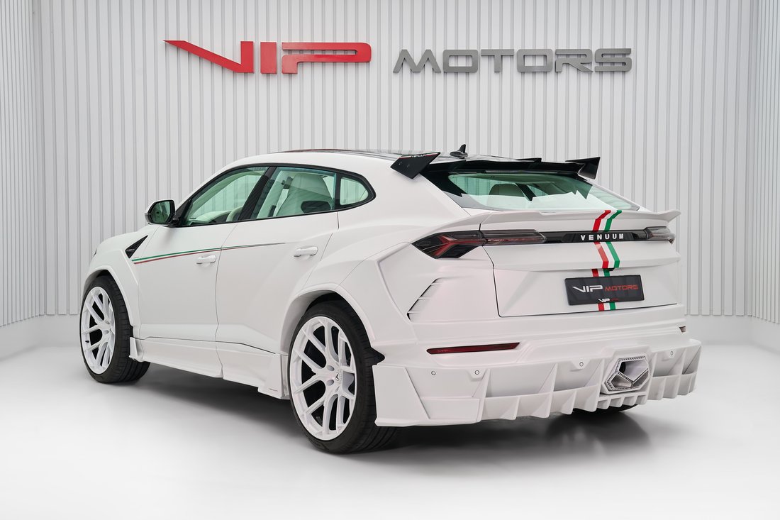 Suv in Dubai, United Arab Emirates 4 - 18573641