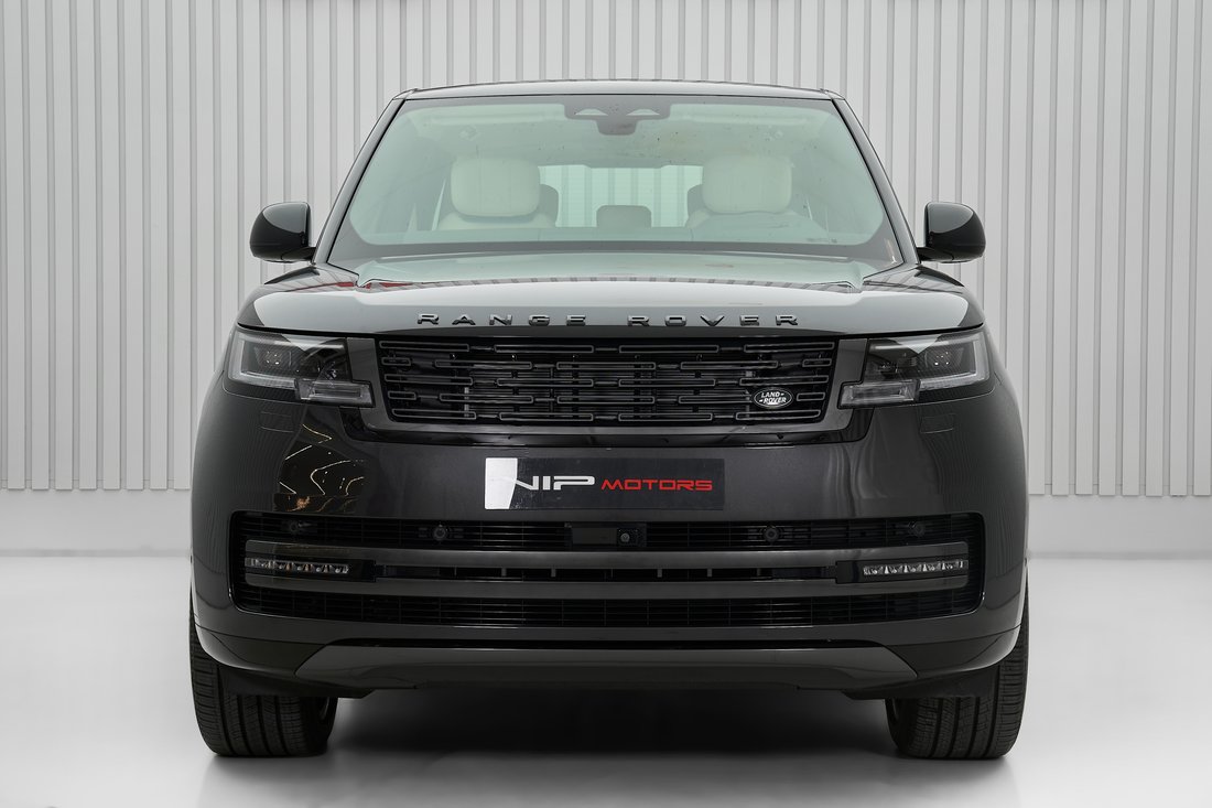 Suv in Dubai, United Arab Emirates 2 - 18573714