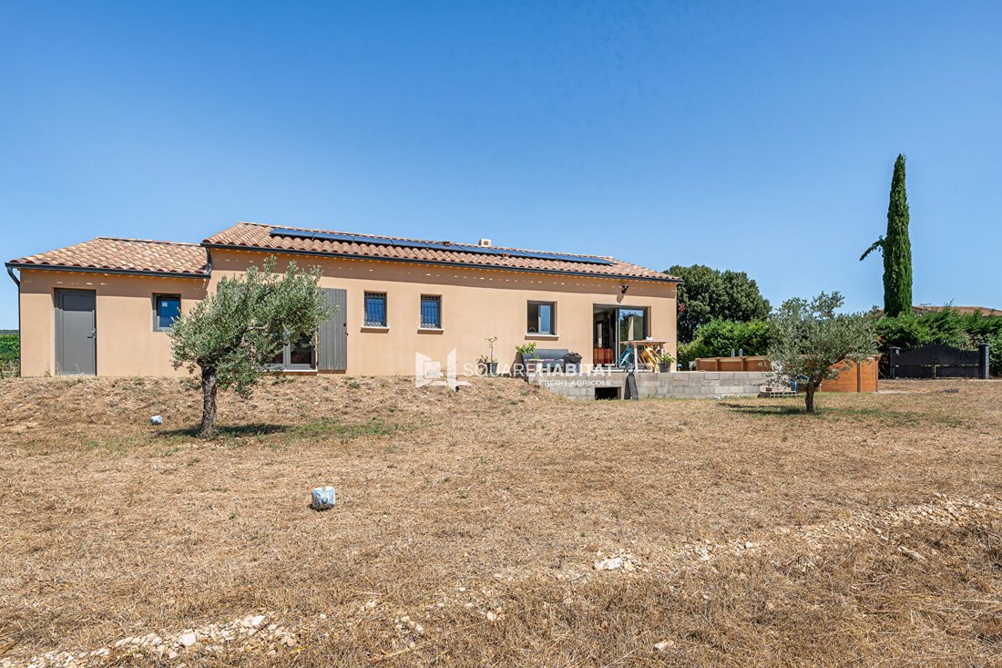 House in Saint-Saturnin-lès-Apt, Provence-Alpes-Côte d'Azur, France 1 - 18573696