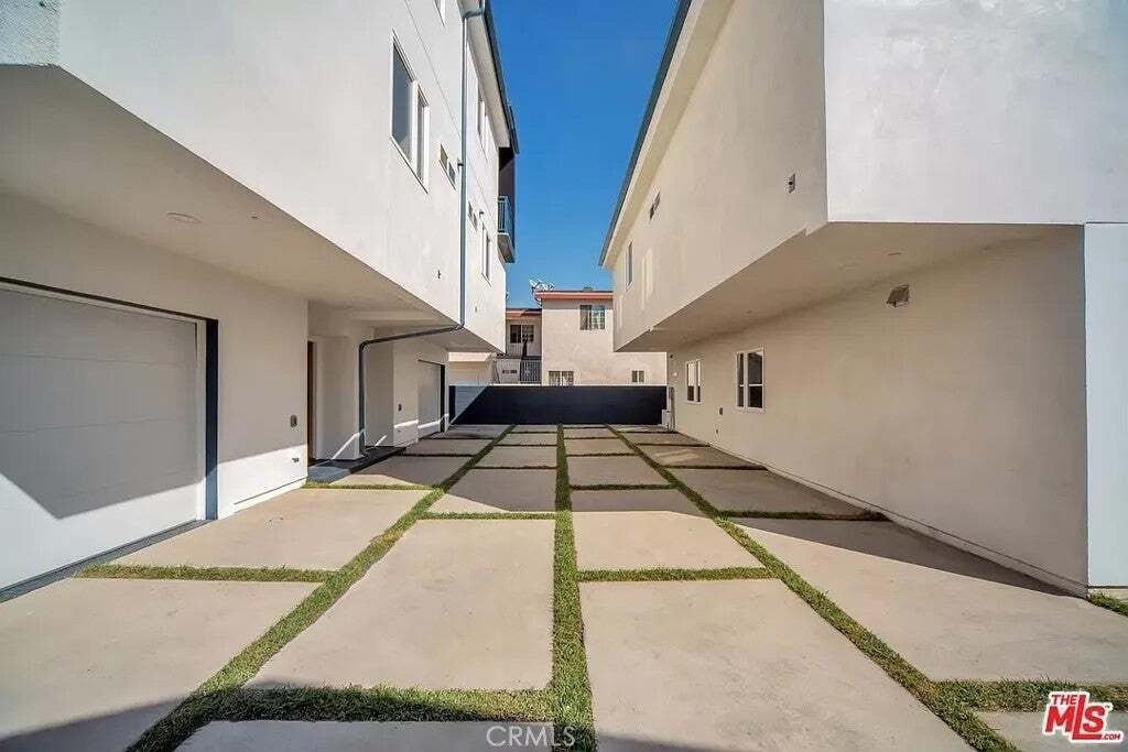 Los Angeles, California, United States 3 - 18573694