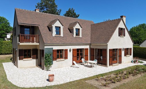 House in Mousseaux-sur-Seine, Ile-de-France, France 1