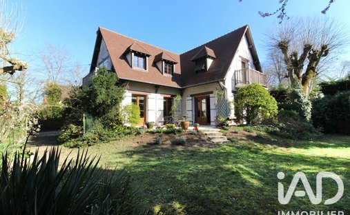 House in Centre Bas, Vernouillet, France 1
