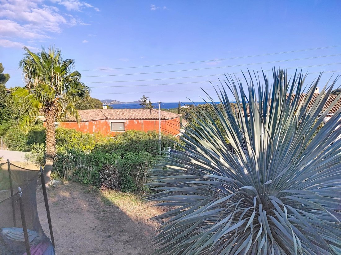 House in Frejus, Provence-Alpes-Côte d'Azur, France 2 - 16468734