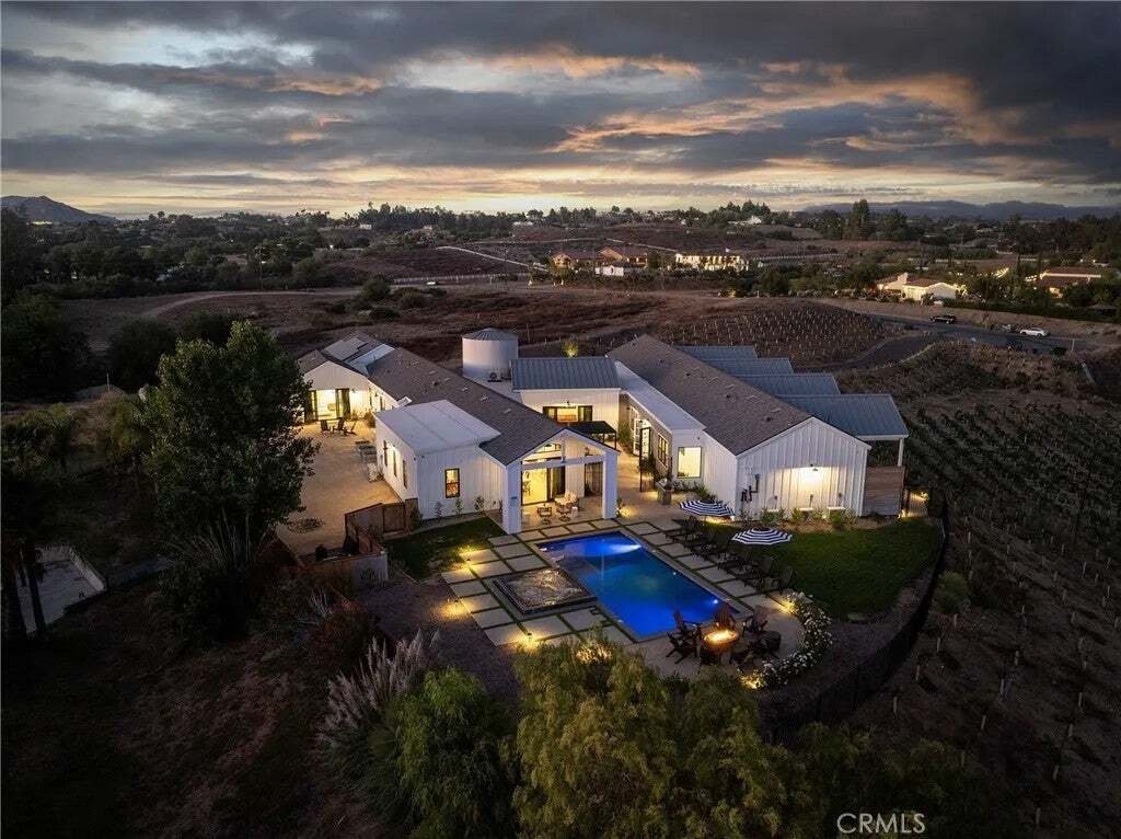 Temecula, California, United States 4 - 17151702