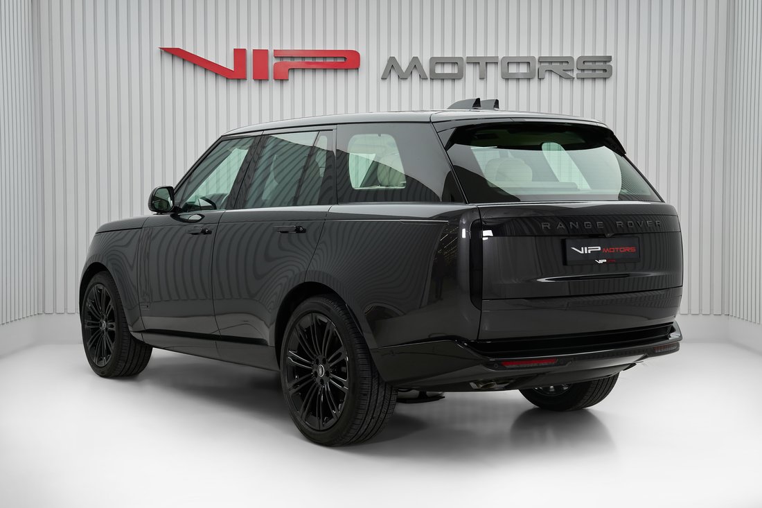 Suv in Dubai, United Arab Emirates 4 - 18573714