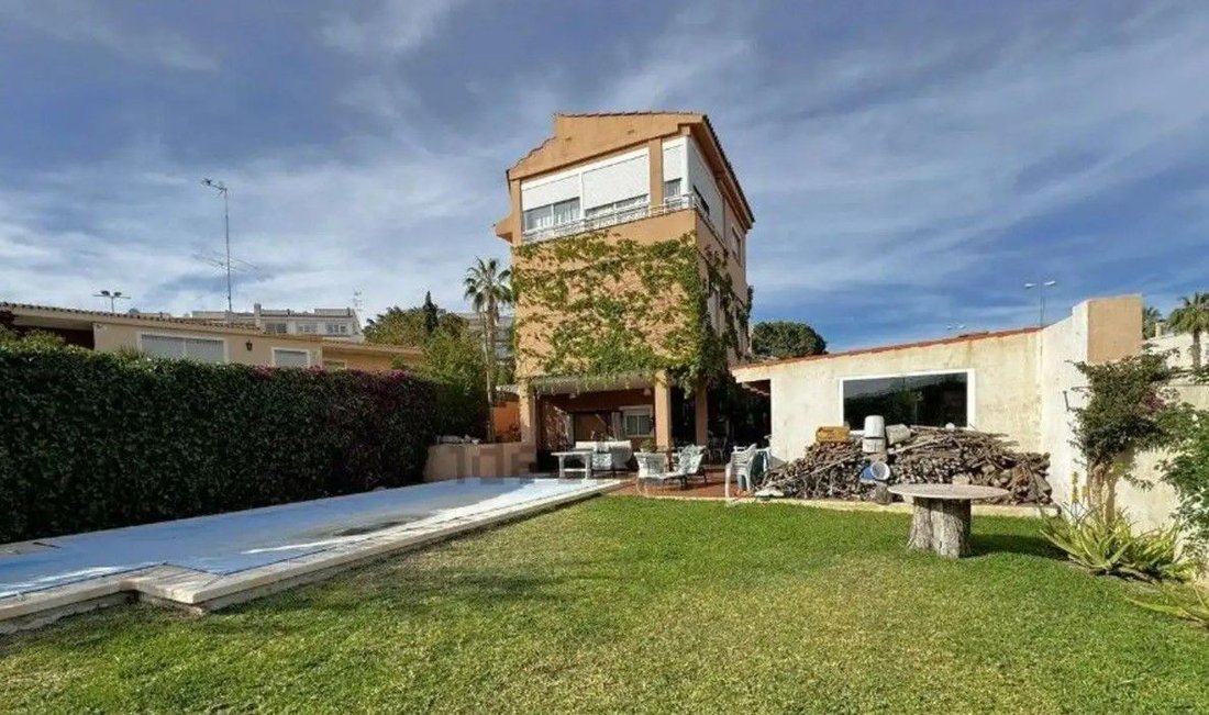 Chalet in Alicante, Valencian Community, Spain 1 - 18573939