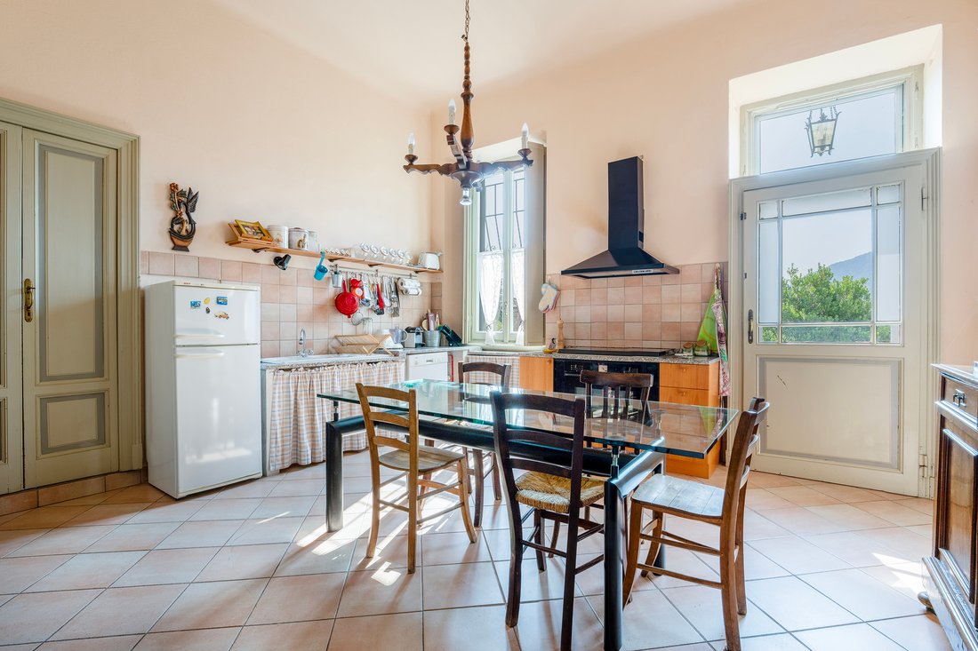 Villa in Cadegliano-Viconago, Lombardy, Italy 5 - 18574009