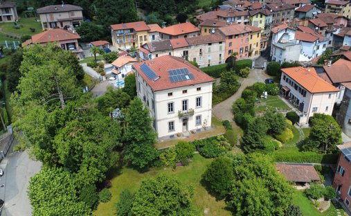 Villa in Cadegliano-Viconago, Lombardei, Italien 1