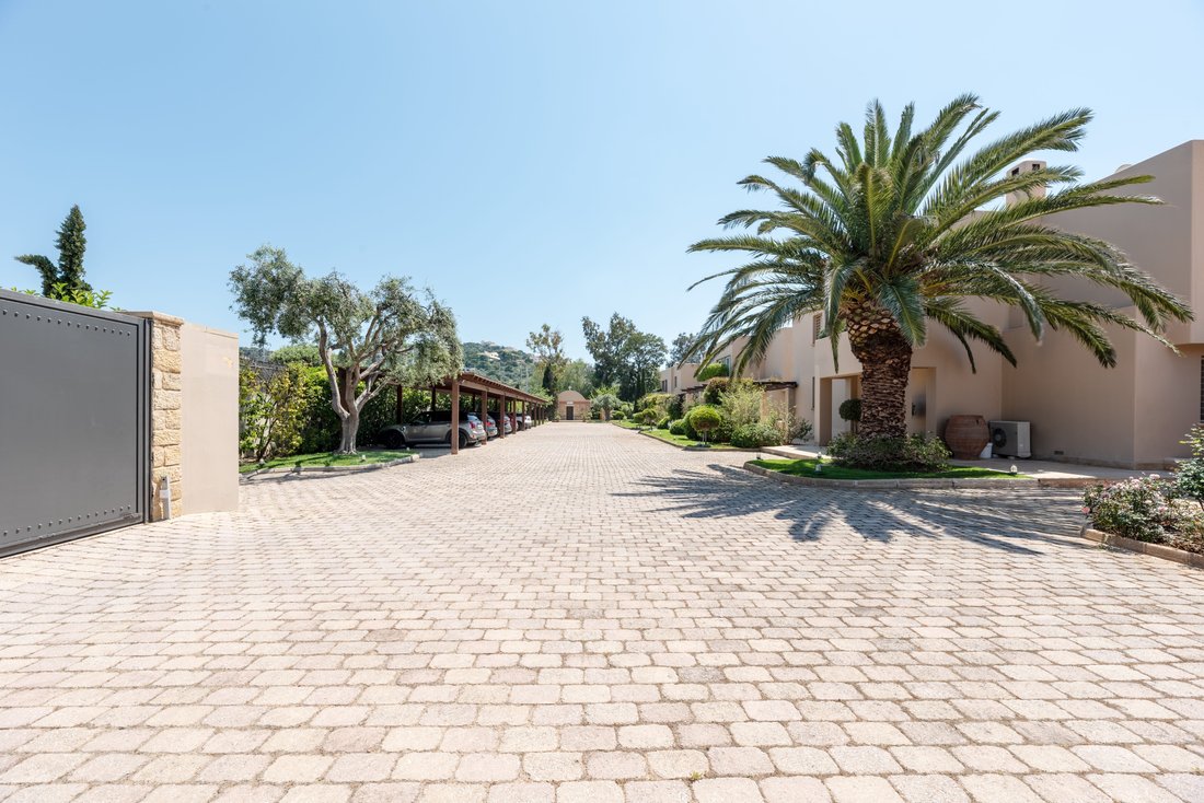 Villa in Kalyvia Thorikou, Attica, Greece 3 - 18574105