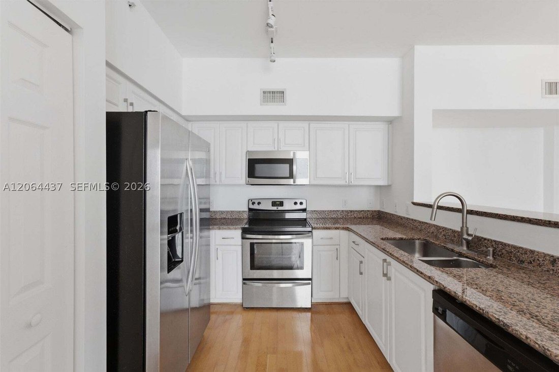 Condo in Miami, Florida, United States 4 - 18576872
