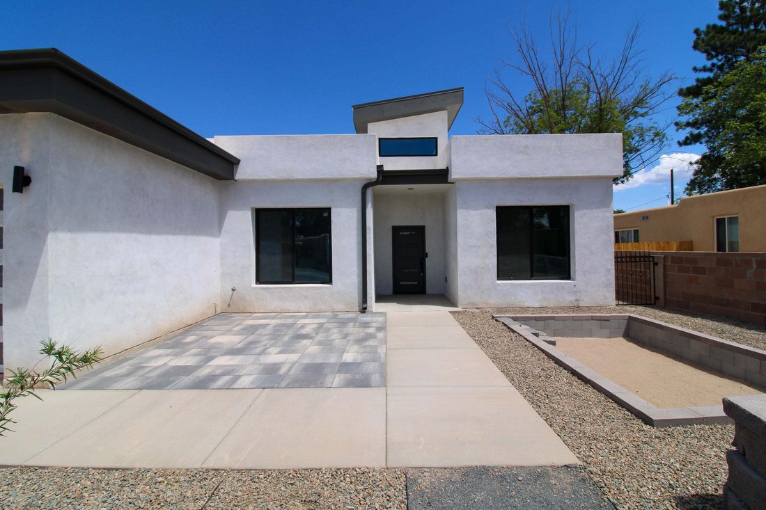 House in Los Ranchos de Albuquerque, New Mexico, United States 4 - 18511139