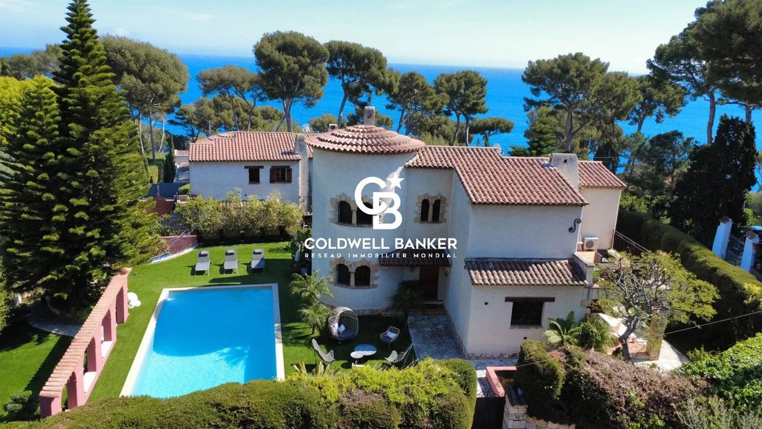 Estate in Antibes, Provence-Alpes-Côte d'Azur, France 1 - 18575158