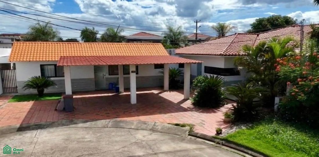 Townhouse in Santa Cruz de la Sierra, Santa Cruz Department, Bolivia 1 - 18149405