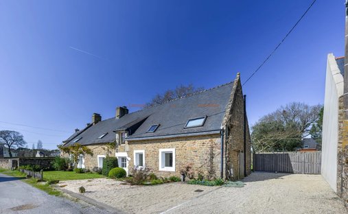 House in Centre Bourg, Sene, France 1