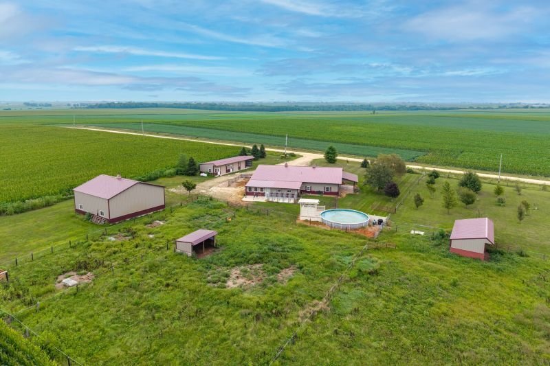 House in DeWitt, Iowa, United States 5 - 18577180