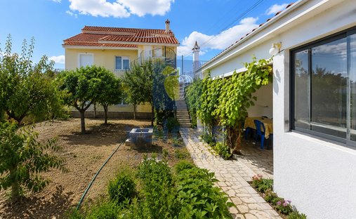 Villa in Vialonga, Lisbon, Portugal 1