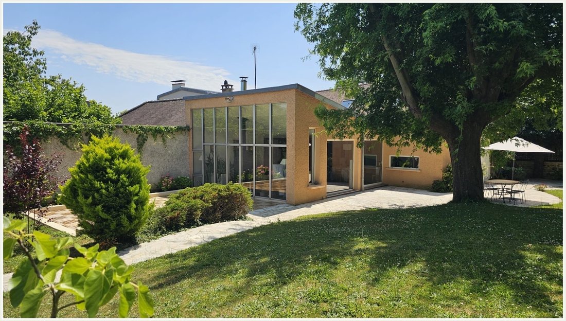 House in Villennes-sur-Seine, Ile-de-France, France 1 - 18575172