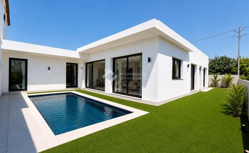 House in Fernao Ferro, Setubal, Portugal 1
