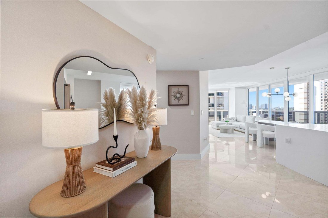 Condo in Hallandale Beach, Florida, United States 3 - 18576563