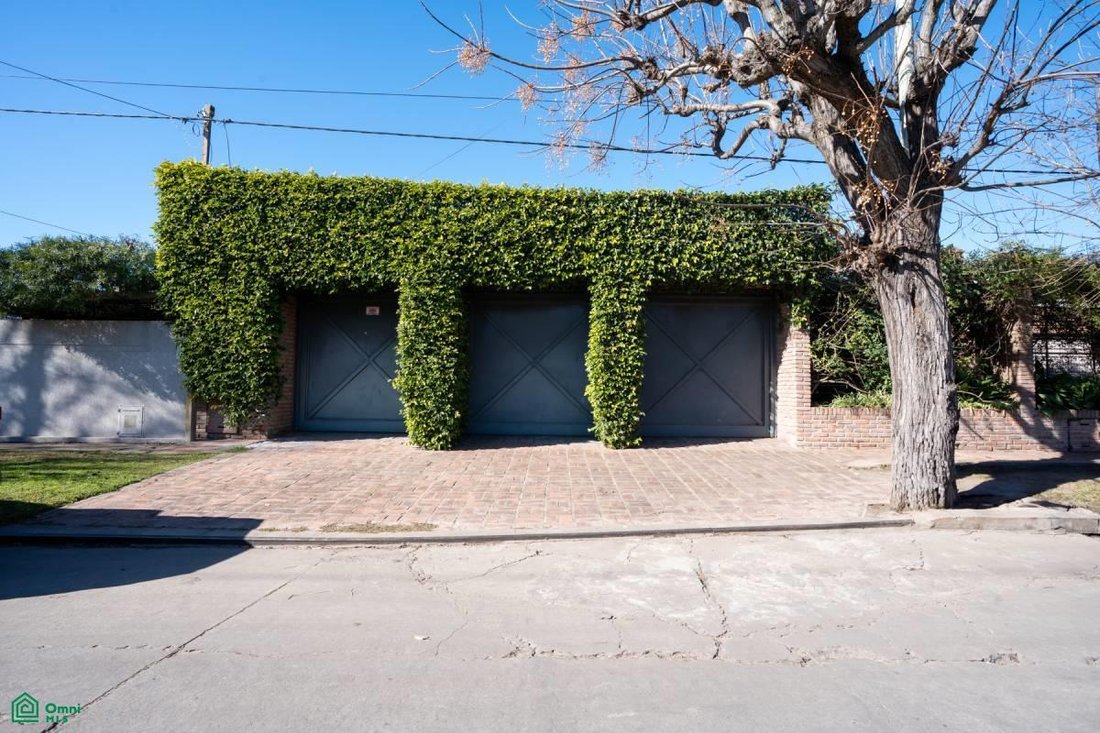 House in City Bell, Buenos Aires Province, Argentina 2 - 18299627