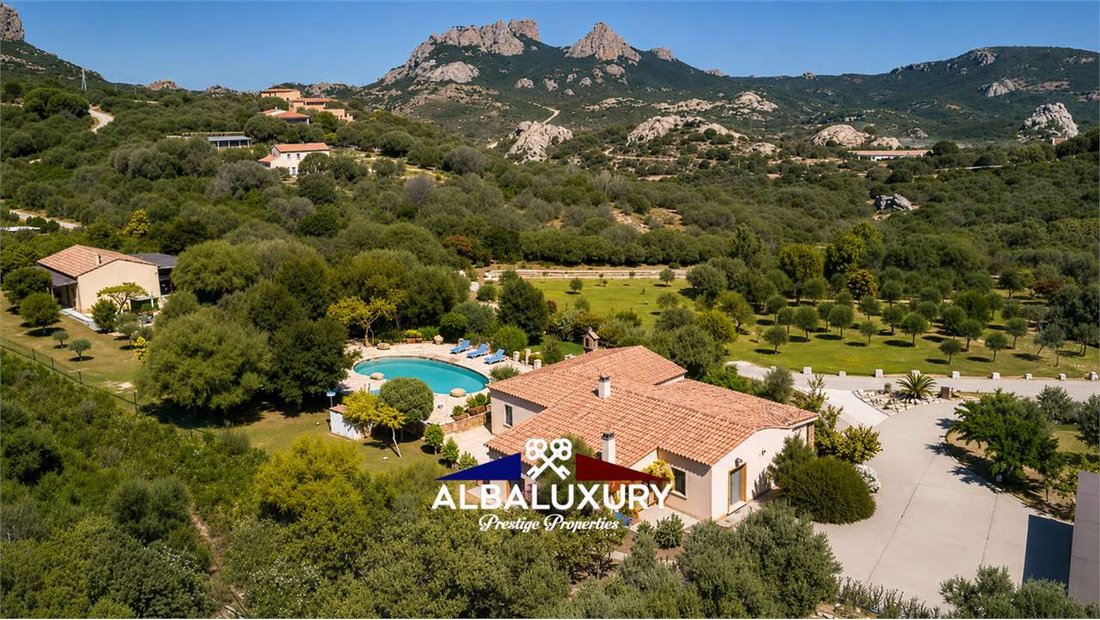 Villa in San Pantaleo, Olbia, Italy 4 - 15933131