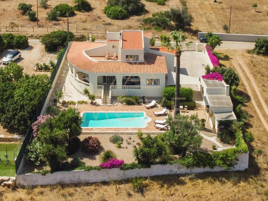 Villa in Faro (Se e Sao Pedro), Algarve, Portugal 1 - 18578066