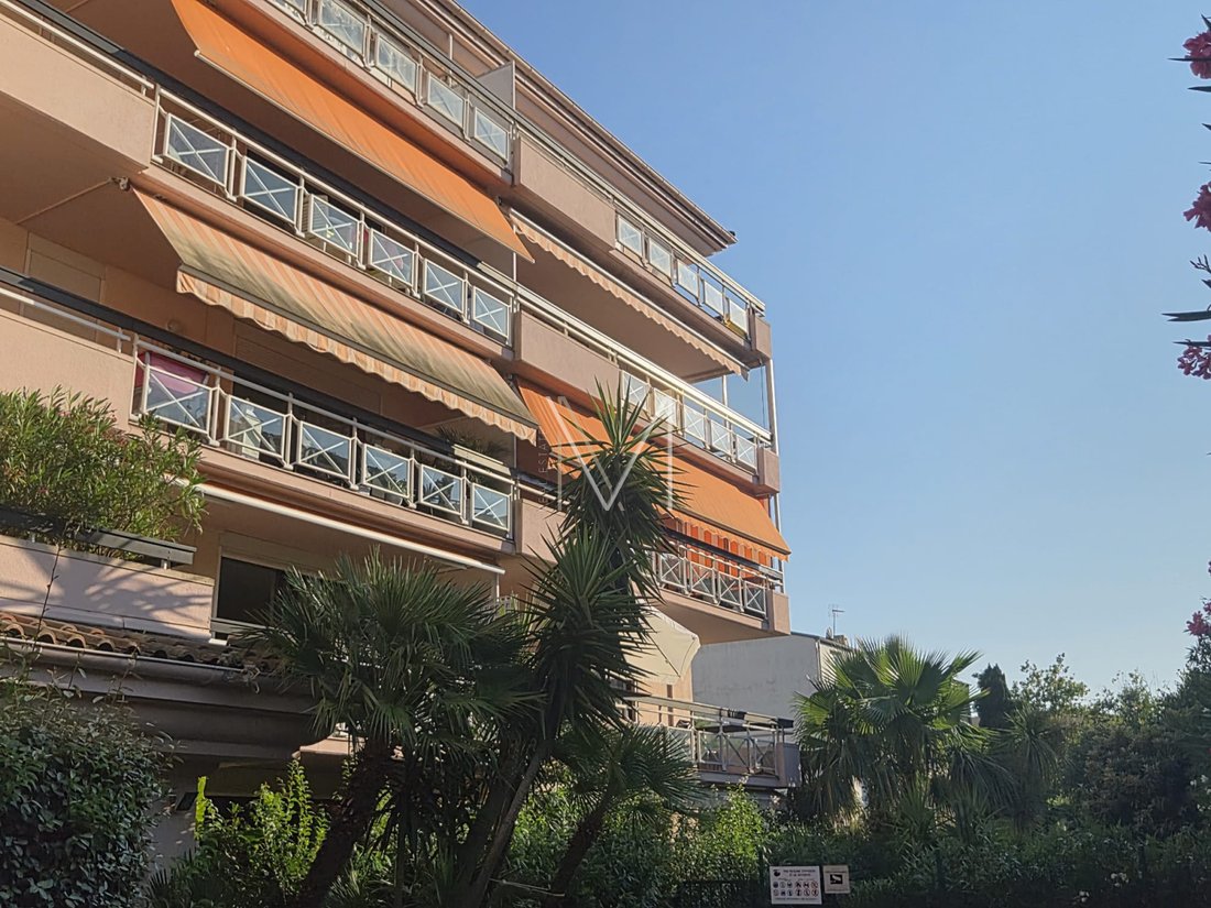 Penthouse in Nartelle-Noyer-Bellevue-bd des Sardinaux, Sainte-Maxime, France 3 - 18574764