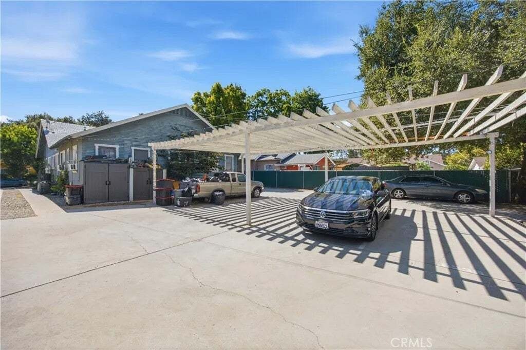 Altadena, California, United States 3 - 18577274