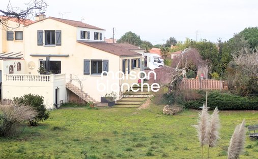 House in Longeville-sur-Mer, Pays de la Loire, France 1