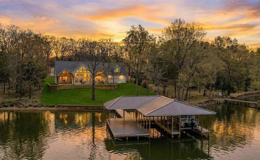 House in Pittsburg, Texas, United States 1