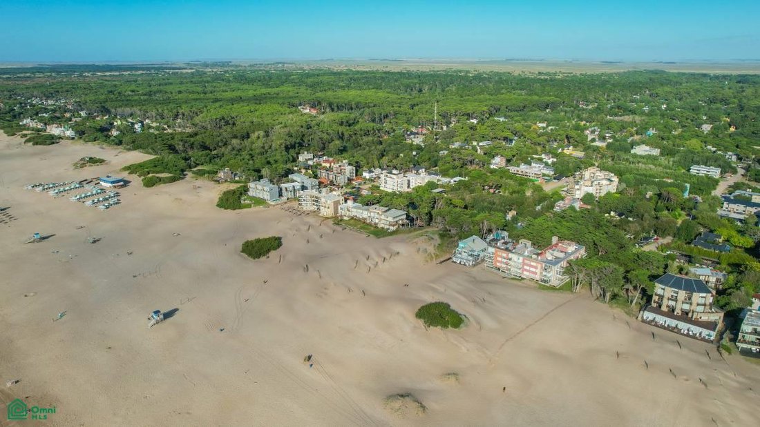 Land in Mar Azul, Buenos Aires Province, Argentina 1 - 17815222