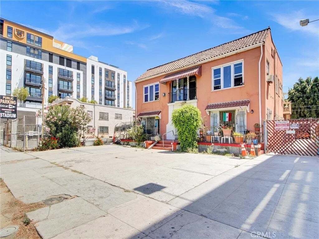Los Angeles, California, United States 1 - 18577278