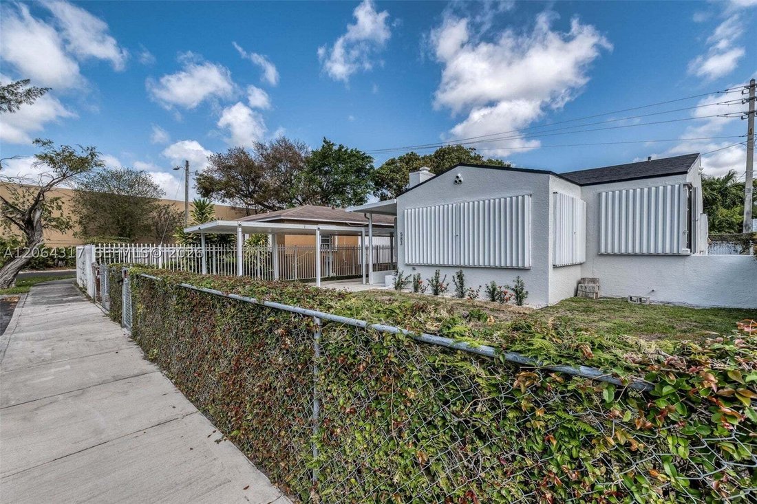 House in Miami, Florida, United States 3 - 18576930
