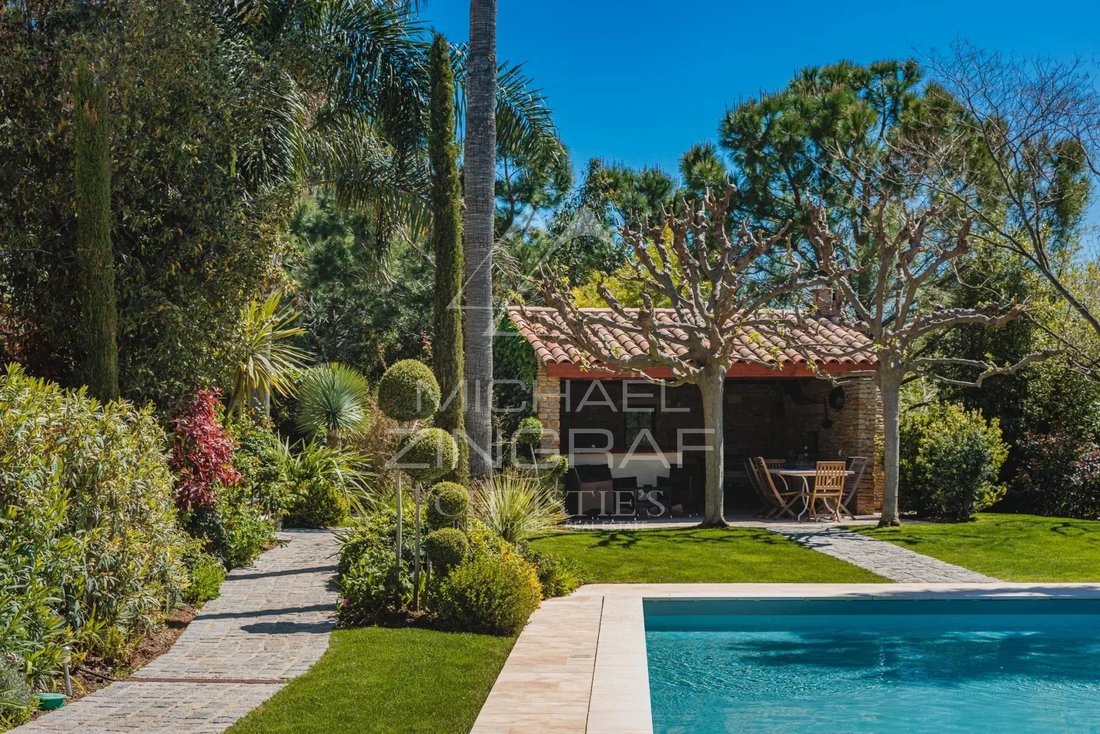 Estate in Le Castellet, Provence-Alpes-Côte d'Azur, France 3 - 18575212