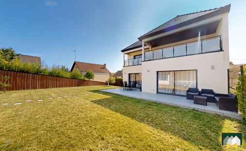 Villa in Haute Ville-Basse Ville, Chartres, France 1