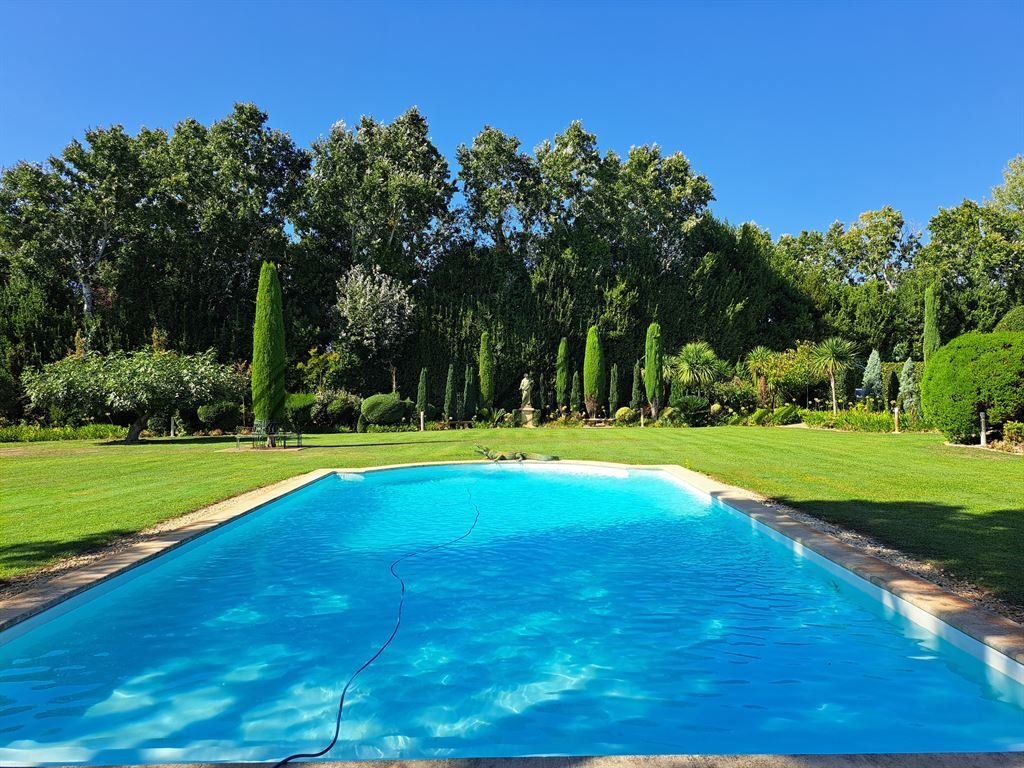 Estate in Saint-Rémy-de-Provence, Provence-Alpes-Côte d'Azur, France 4 - 18574968
